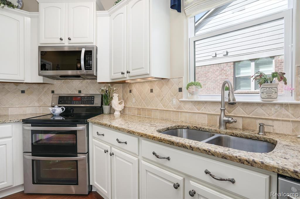 4617 OAKHURST RIDGE Road, Clarkston, MI 48348 — Photo 19