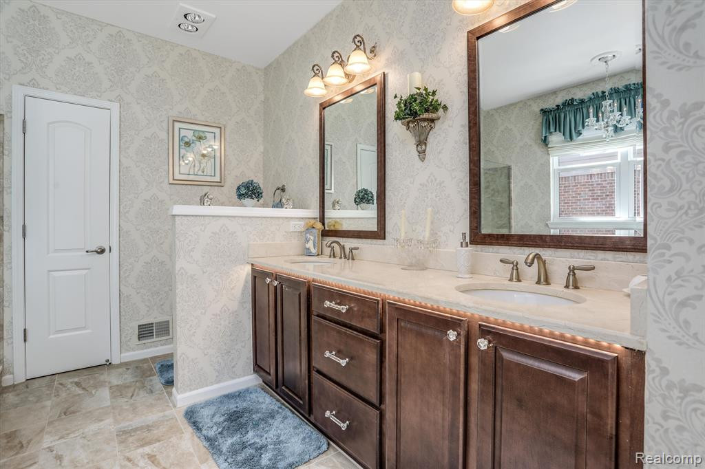 4617 OAKHURST RIDGE Road, Clarkston, MI 48348 — Photo 24