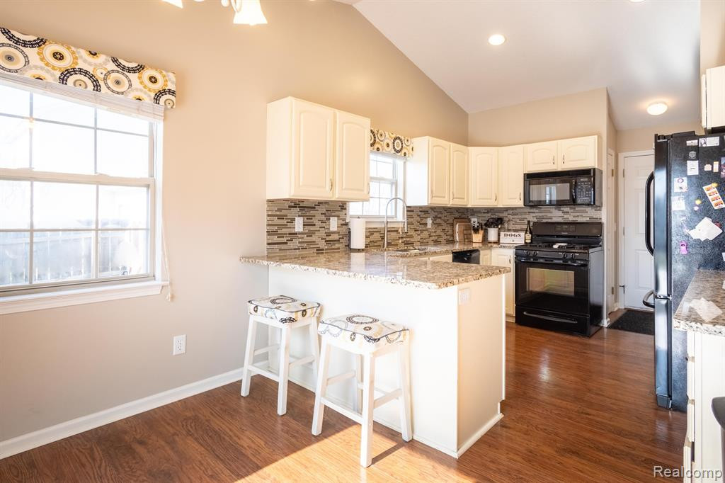 6098 HEDGEROW Circle, Grand Blanc, MI 48439 — Photo 3