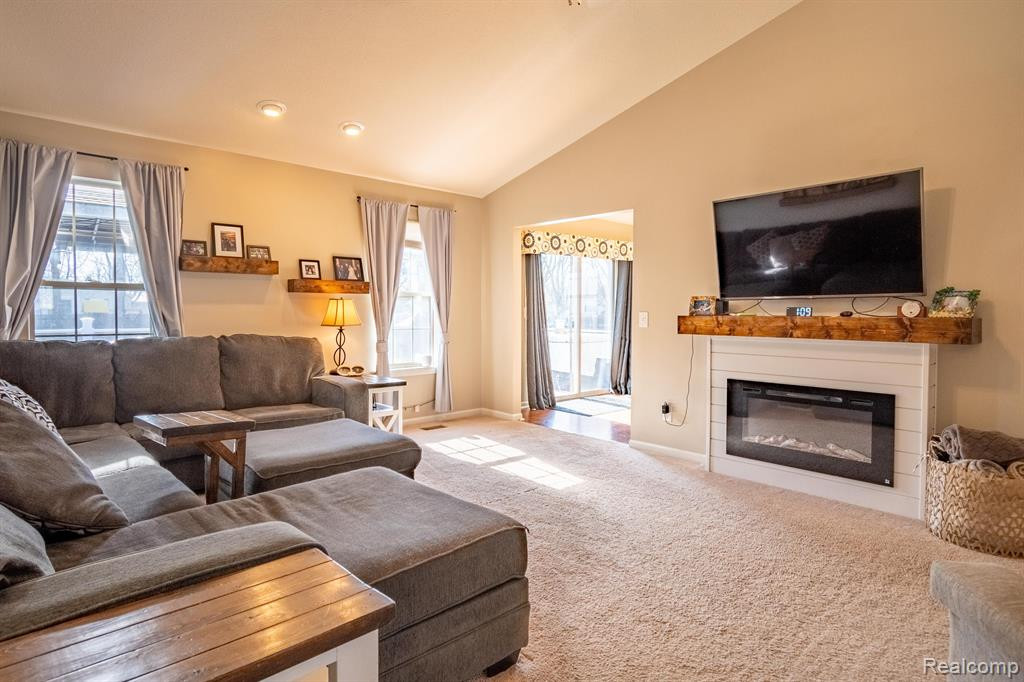 6098 HEDGEROW Circle, Grand Blanc, MI 48439 — Photo 4
