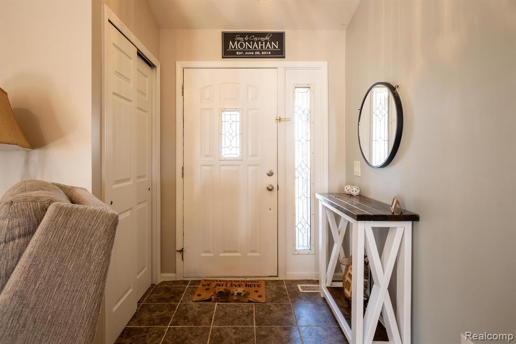 6098 HEDGEROW Circle, Grand Blanc, MI 48439 — Photo 6