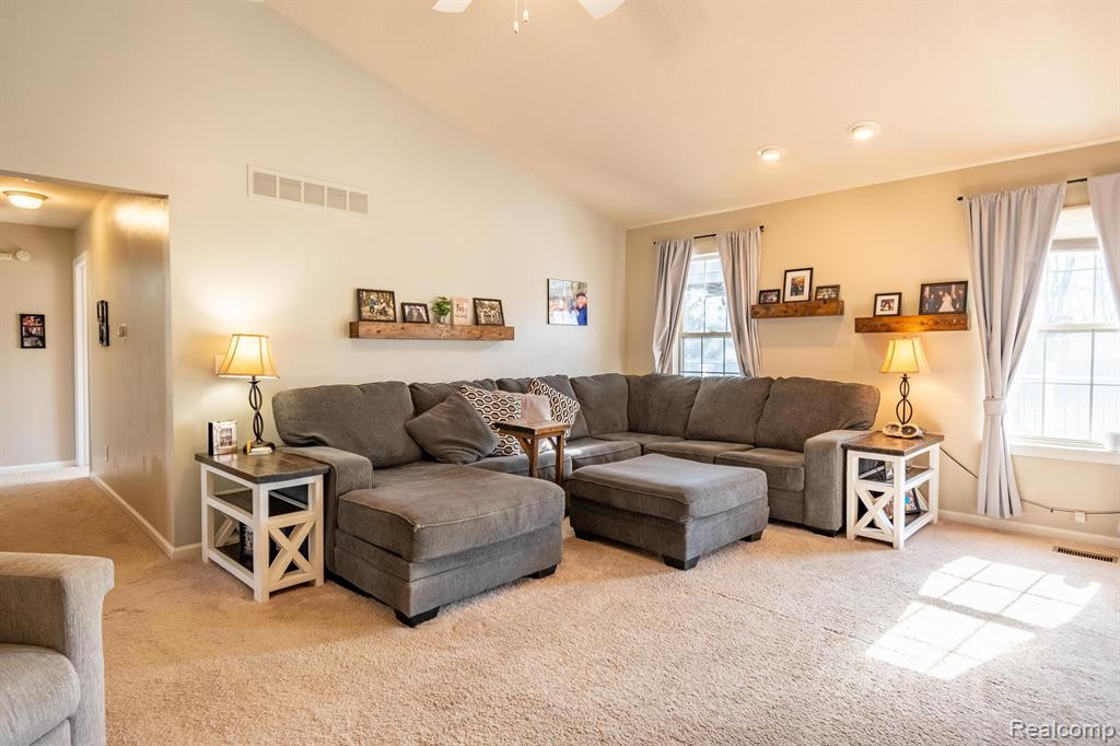 6098 HEDGEROW Circle, Grand Blanc, MI 48439 — Photo 7