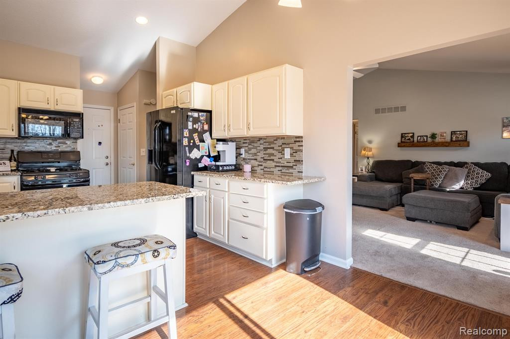 6098 HEDGEROW Circle, Grand Blanc, MI 48439 — Photo 10