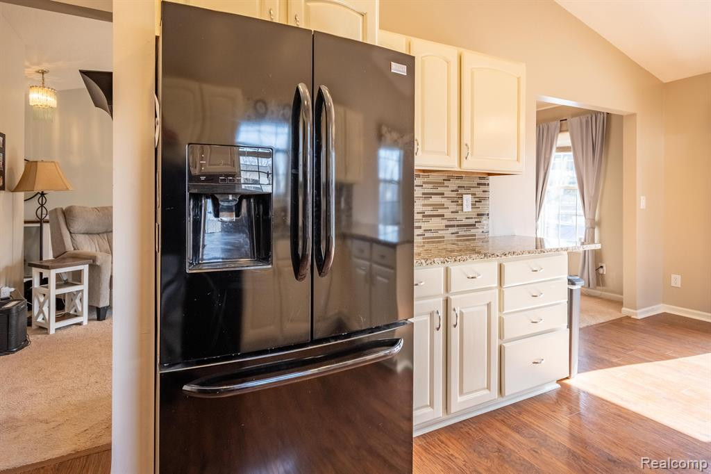 6098 HEDGEROW Circle, Grand Blanc, MI 48439 — Photo 13