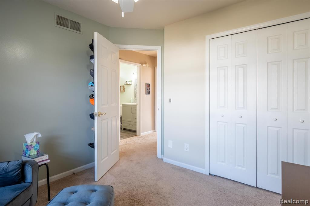 6098 HEDGEROW Circle, Grand Blanc, MI 48439 — Photo 17