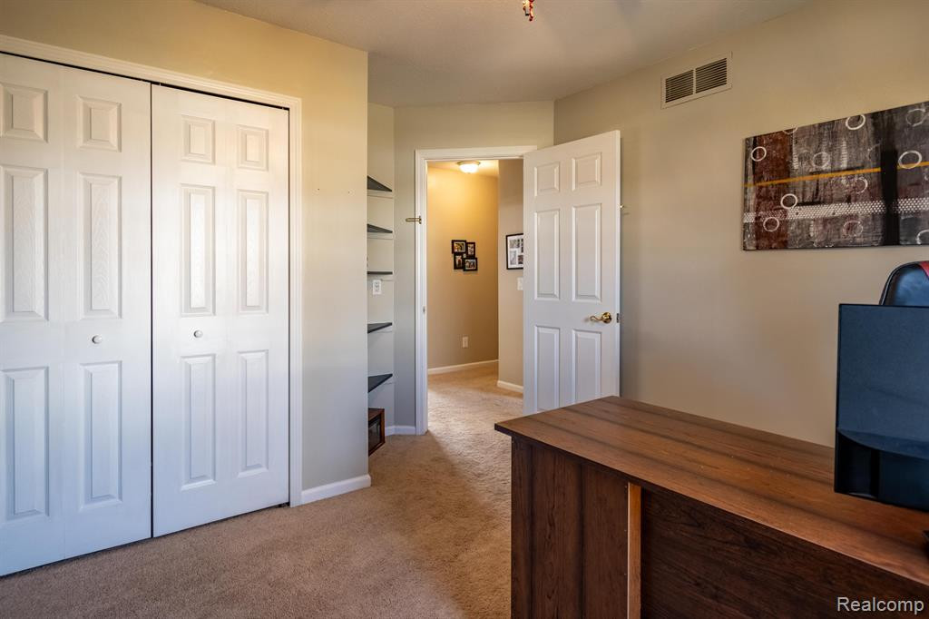 6098 HEDGEROW Circle, Grand Blanc, MI 48439 — Photo 19