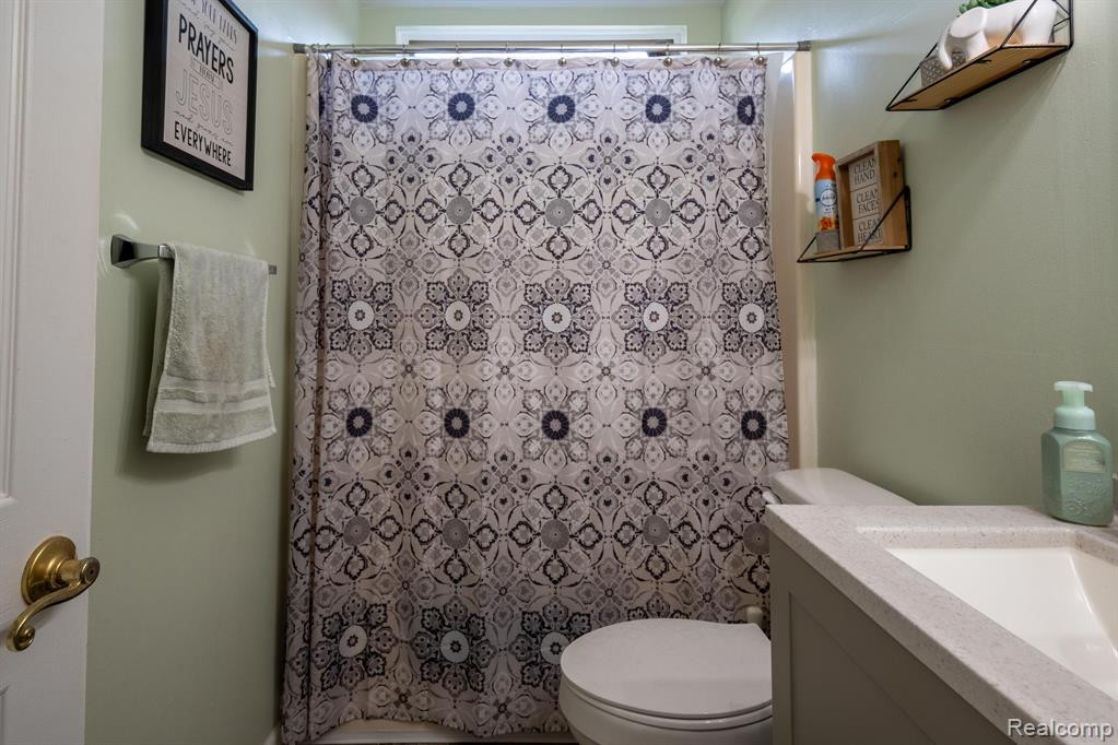 6098 HEDGEROW Circle, Grand Blanc, MI 48439 — Photo 21