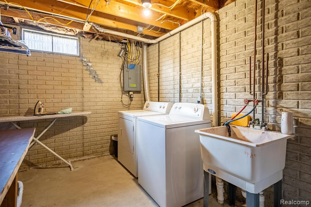 6098 HEDGEROW Circle, Grand Blanc, MI 48439 — Photo 27