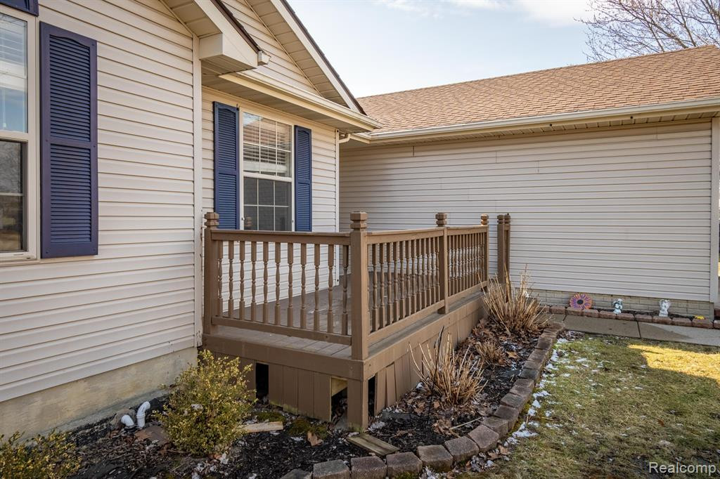 6098 HEDGEROW Circle, Grand Blanc, MI 48439 — Photo 32