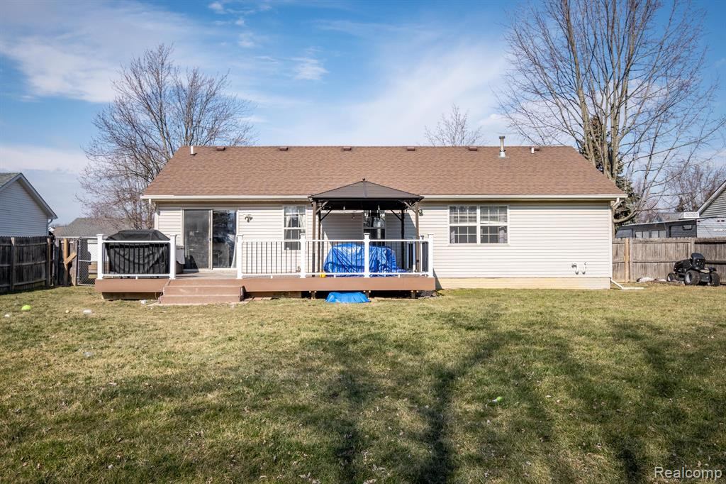 6098 HEDGEROW Circle, Grand Blanc, MI 48439 — Photo 33