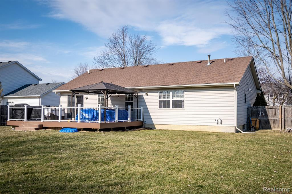 6098 HEDGEROW Circle, Grand Blanc, MI 48439 — Photo 34