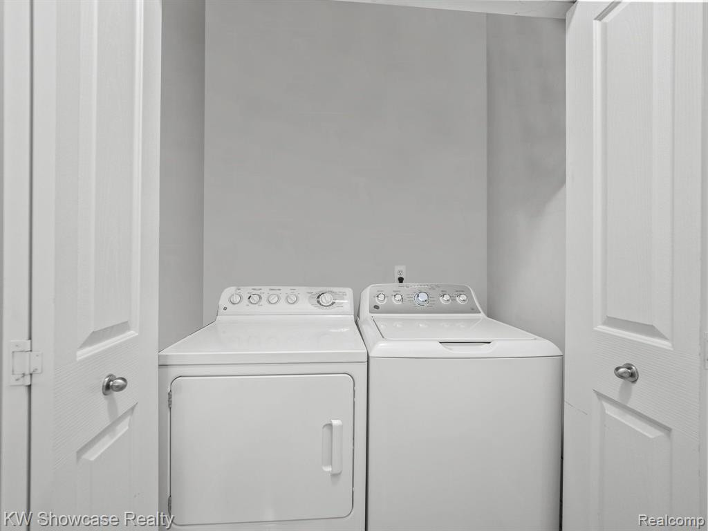 155 CENTER Boulevard, Wixom, MI 48393 — Photo 14