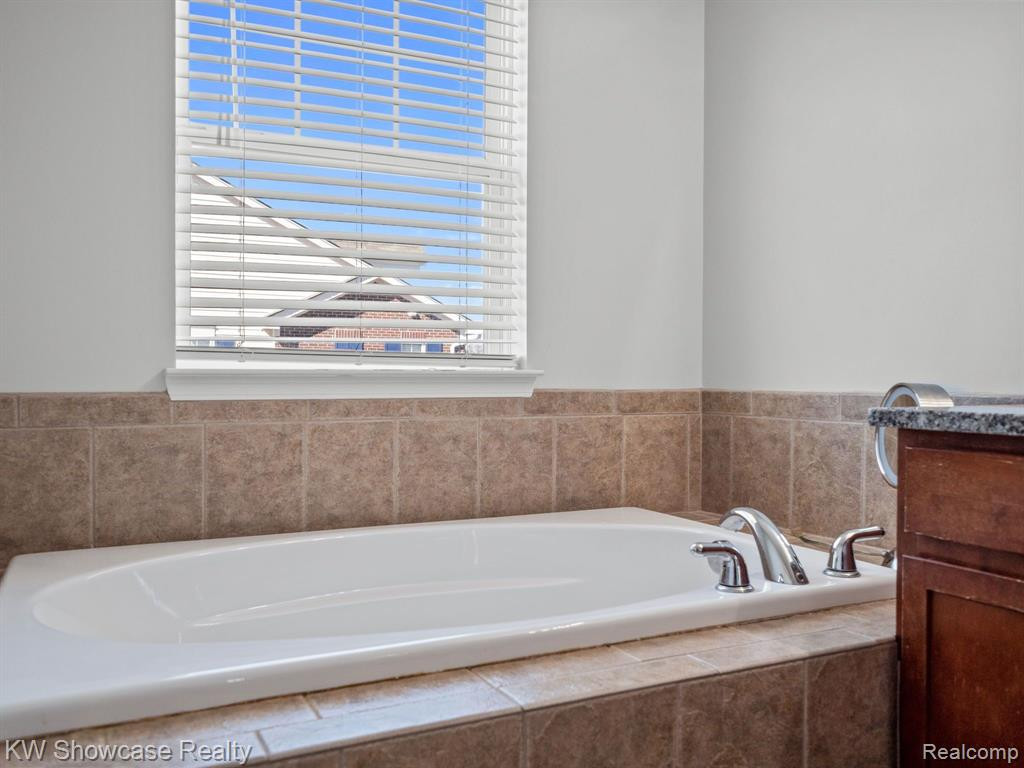 155 CENTER Boulevard, Wixom, MI 48393 — Photo 18
