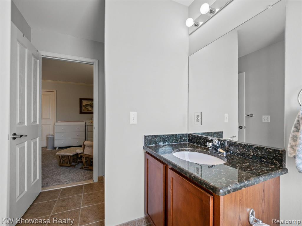 155 CENTER Boulevard, Wixom, MI 48393 — Photo 21