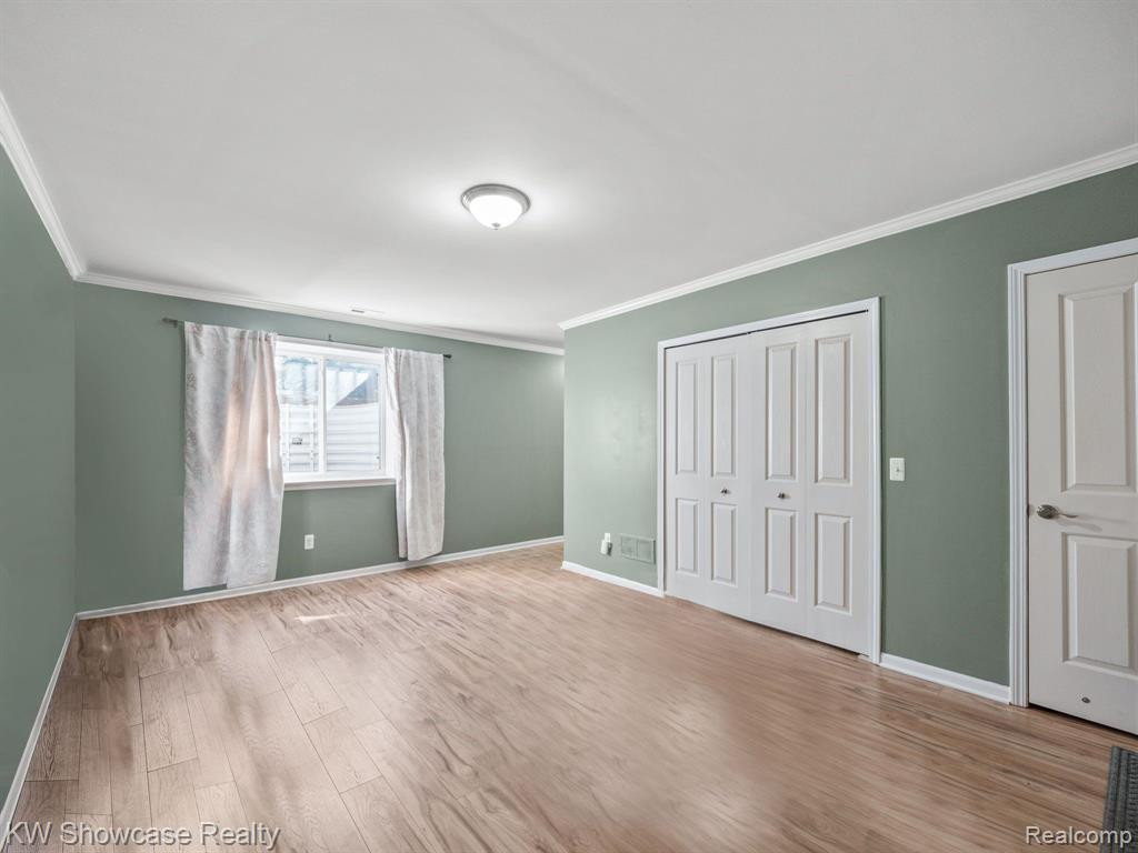 155 CENTER Boulevard, Wixom, MI 48393 — Photo 23