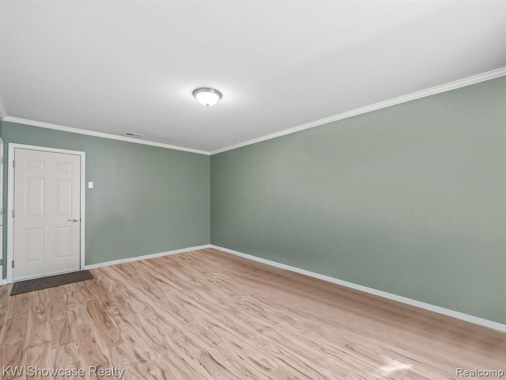 155 CENTER Boulevard, Wixom, MI 48393 — Photo 24