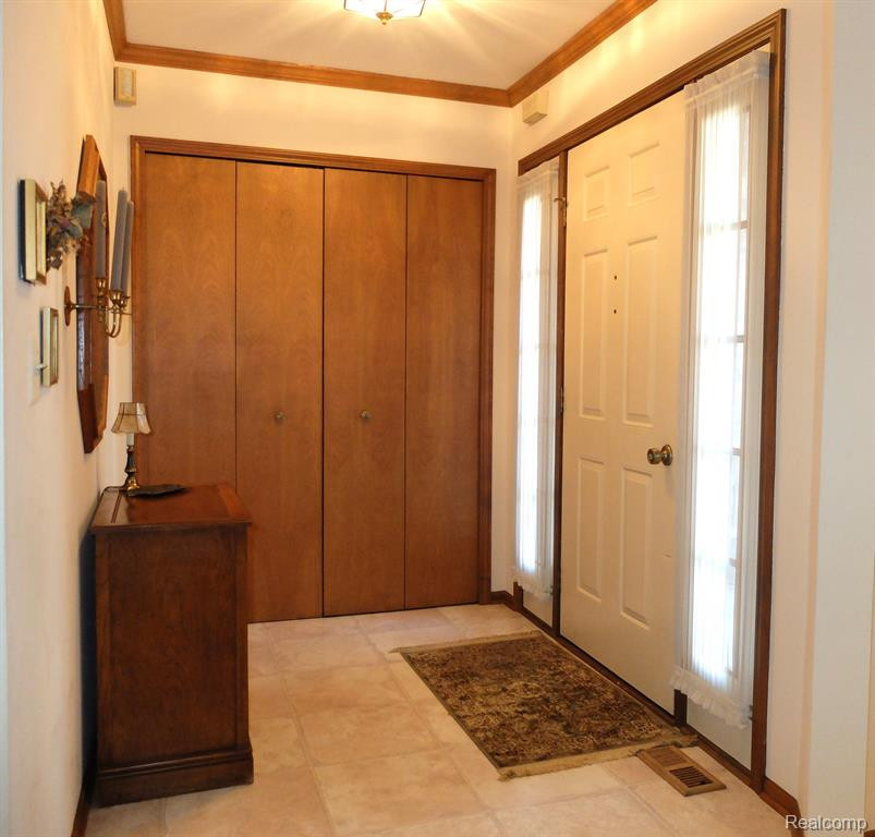 6469 WOODCREST Ridge, Clarkston, MI — Photo 2