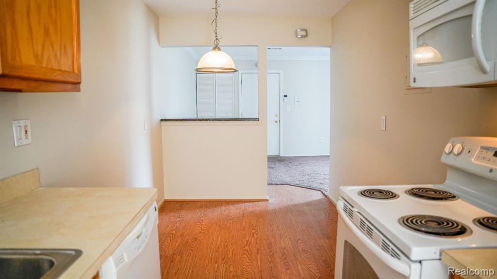 10195 ALLEN POINTE Drive, Allen Park, MI 48101 — Photo 14
