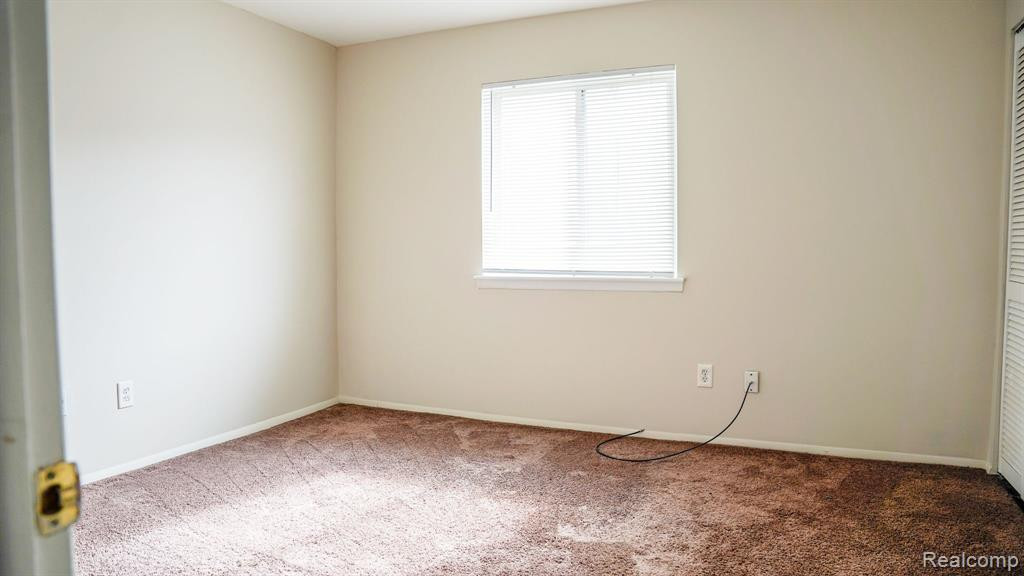 10195 ALLEN POINTE Drive, Allen Park, MI 48101 — Photo 20
