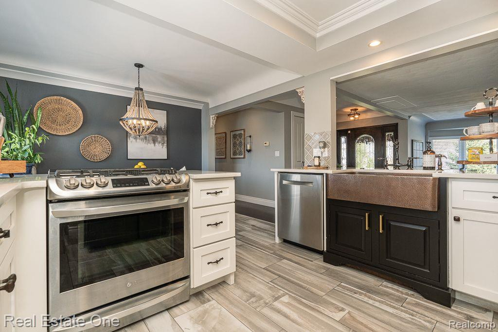 54121 MOUND Road, Shelby Twp, MI 48316 — Photo 11