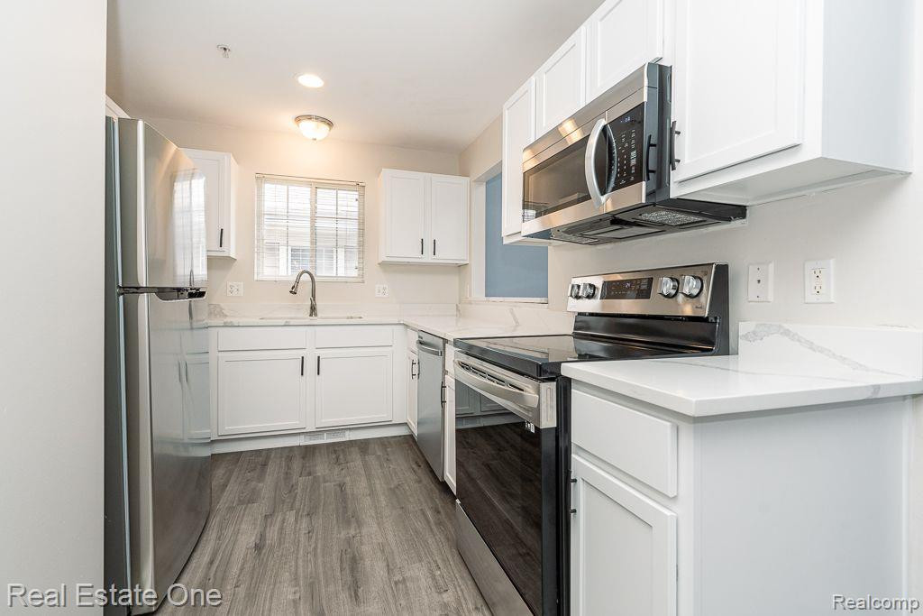 1111 BEAVER RUN, 79, Troy, MI 48083 — Photo 9
