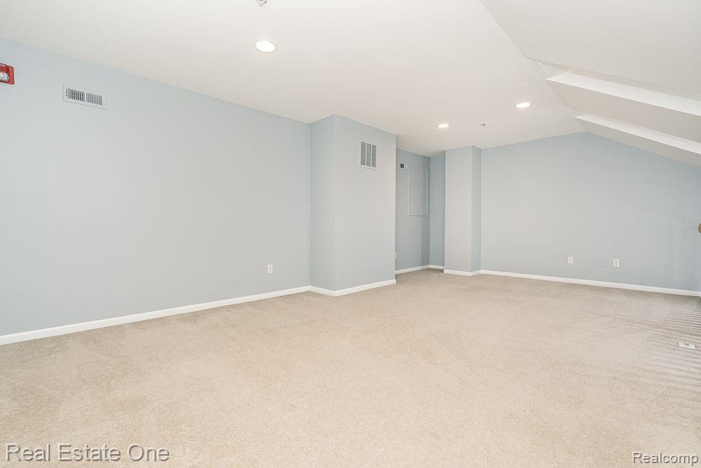 1111 BEAVER RUN, 79, Troy, MI 48083 — Photo 18