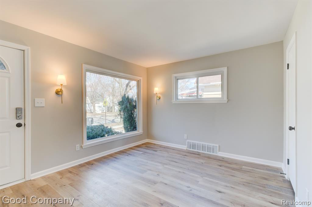8741 SARATOGA Street, Oak Park, MI 48237 — Photo 4