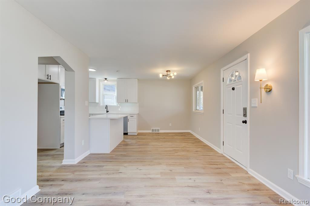 8741 SARATOGA Street, Oak Park, MI 48237 — Photo 5