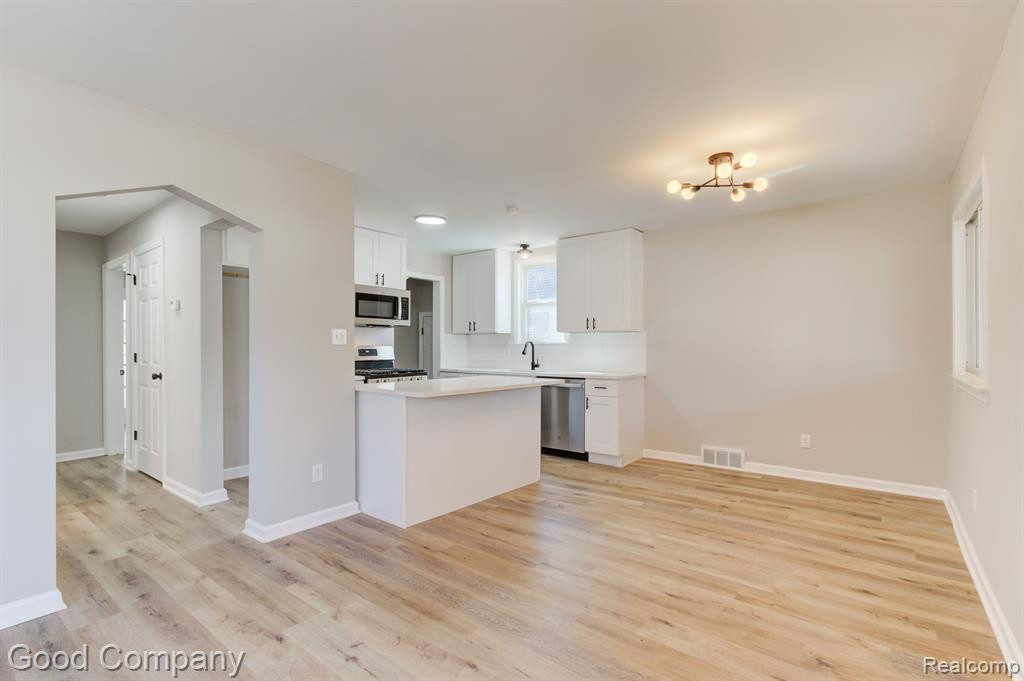 8741 SARATOGA Street, Oak Park, MI 48237 — Photo 6