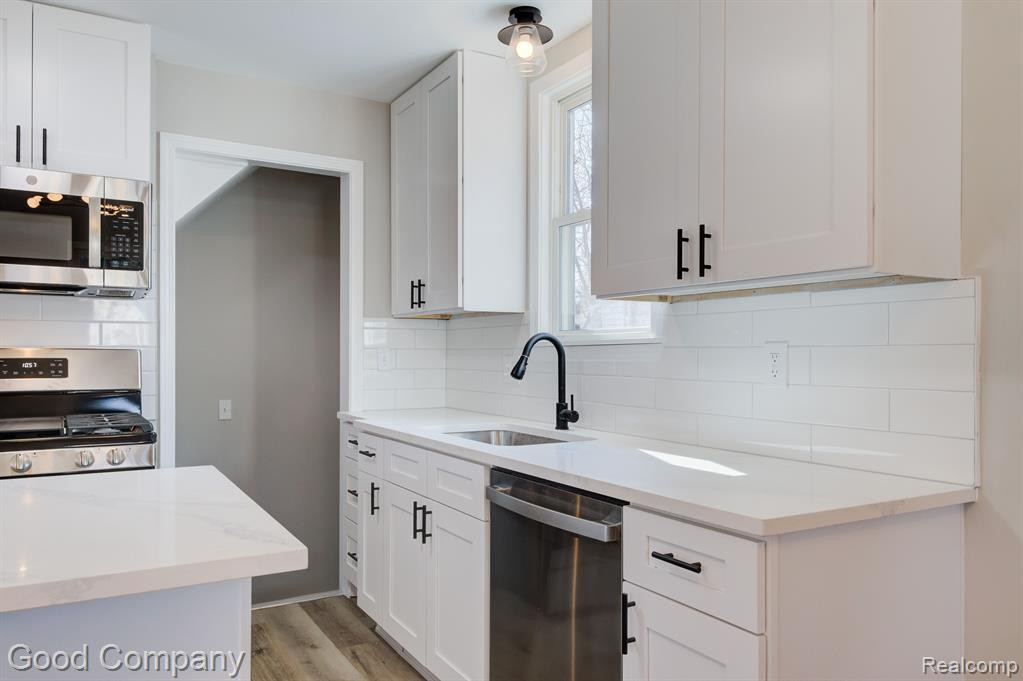 8741 SARATOGA Street, Oak Park, MI 48237 — Photo 8