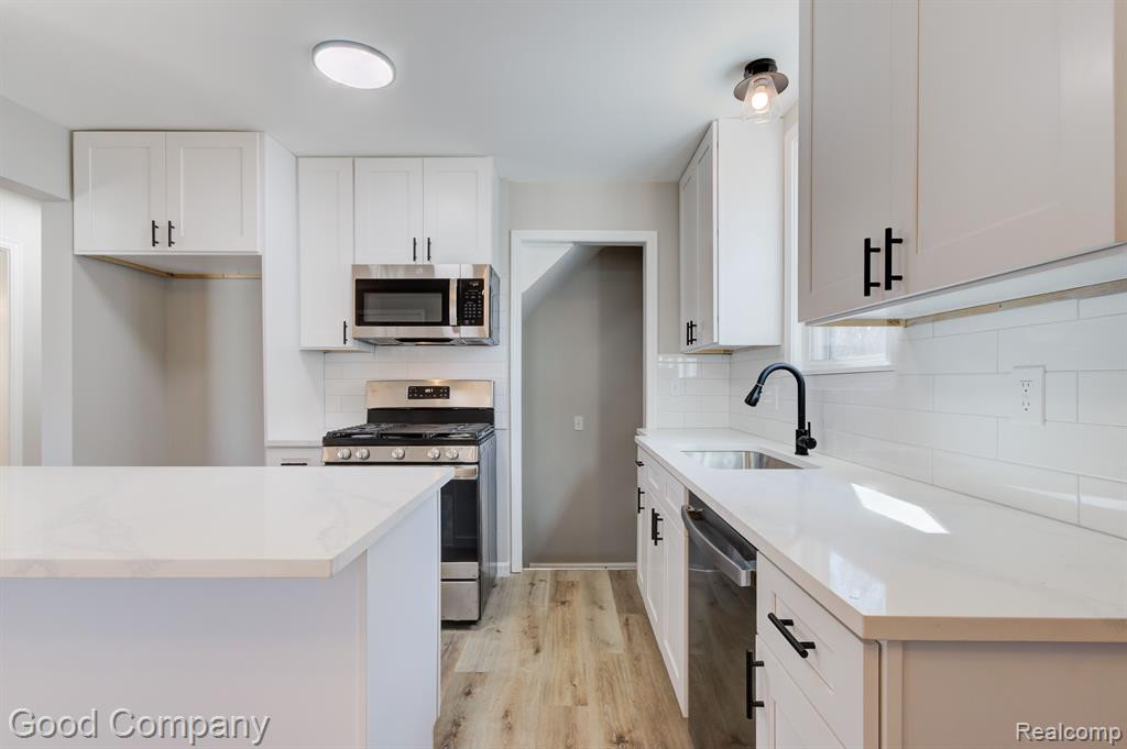 8741 SARATOGA Street, Oak Park, MI 48237 — Photo 9