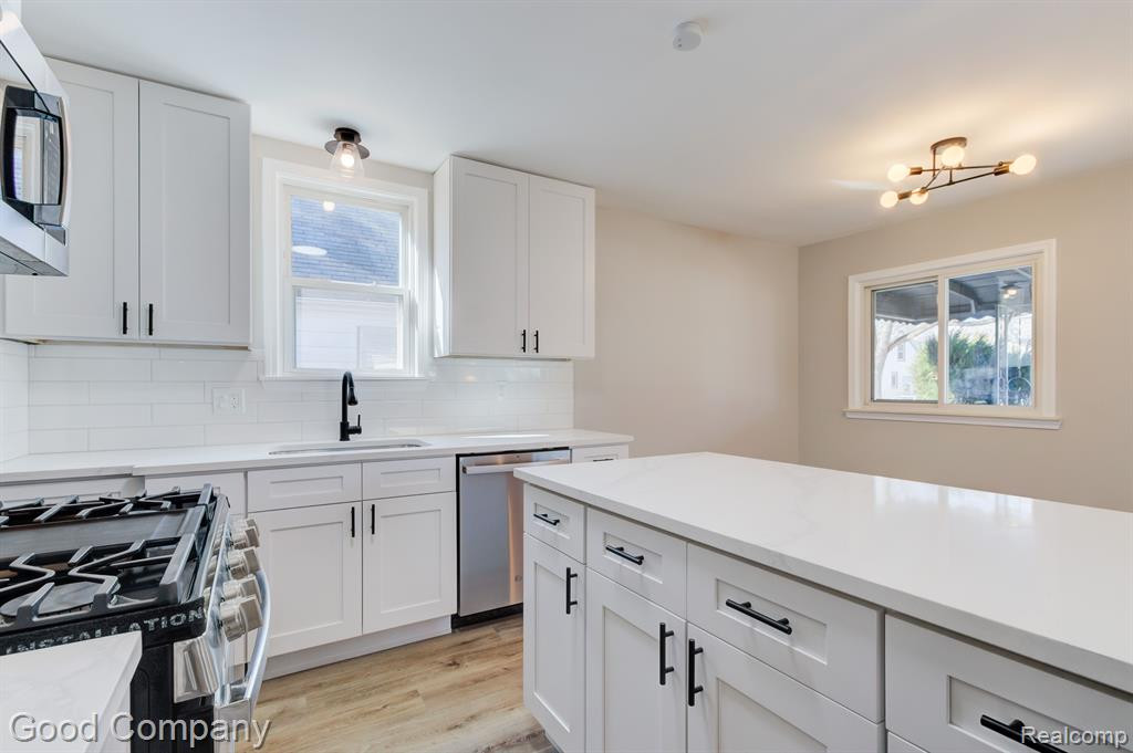 8741 SARATOGA Street, Oak Park, MI 48237 — Photo 11