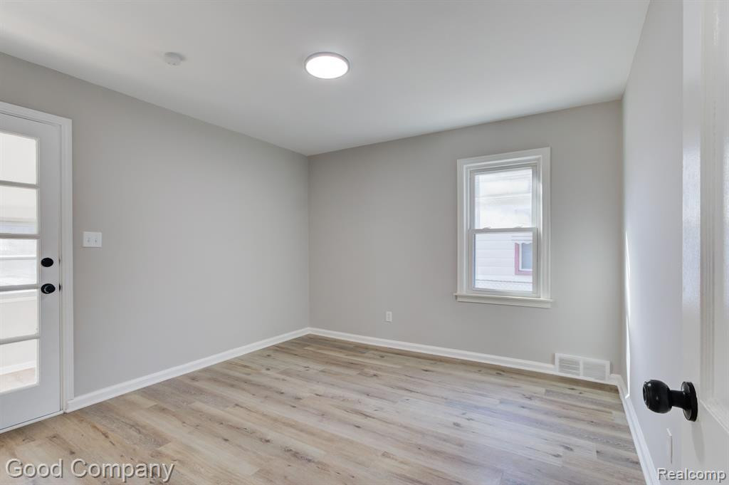 8741 SARATOGA Street, Oak Park, MI 48237 — Photo 21