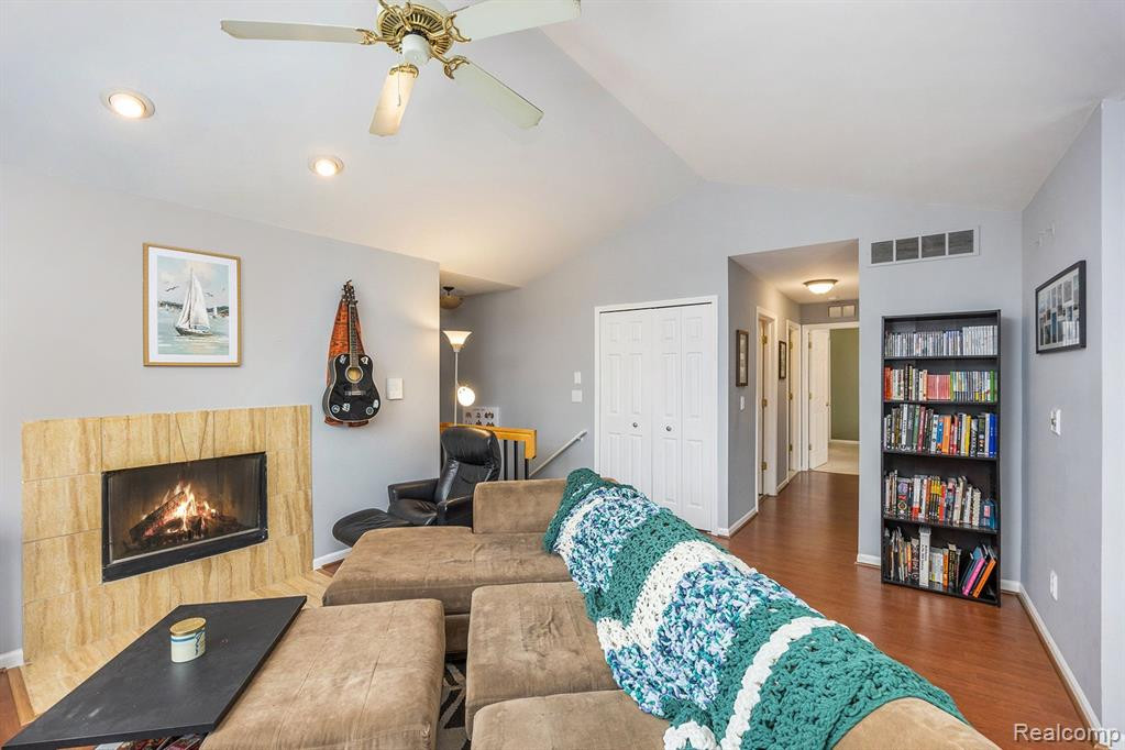 43325 Woodbridge Drive, Clinton Twp, MI 48038 — Photo 6