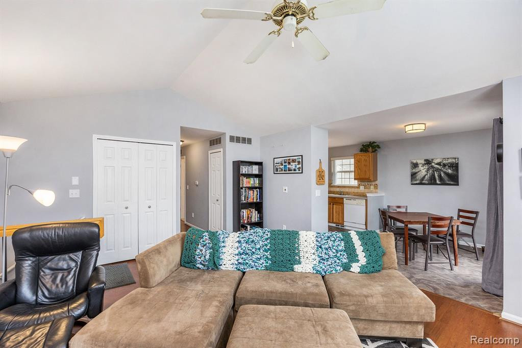 43325 Woodbridge Drive, Clinton Twp, MI 48038 — Photo 7