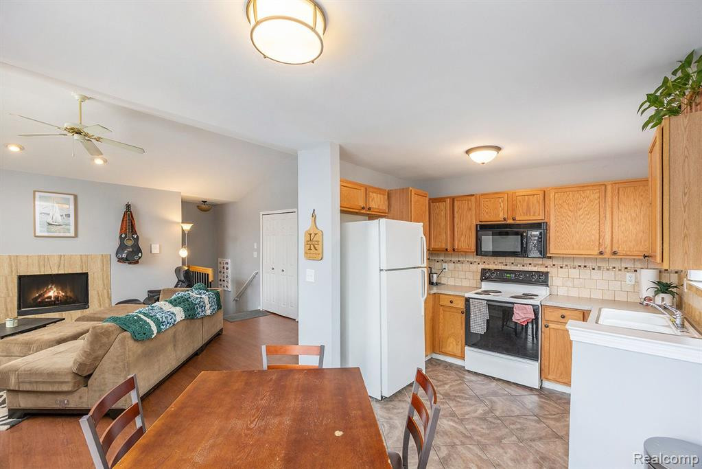 43325 Woodbridge Drive, Clinton Twp, MI 48038 — Photo 8
