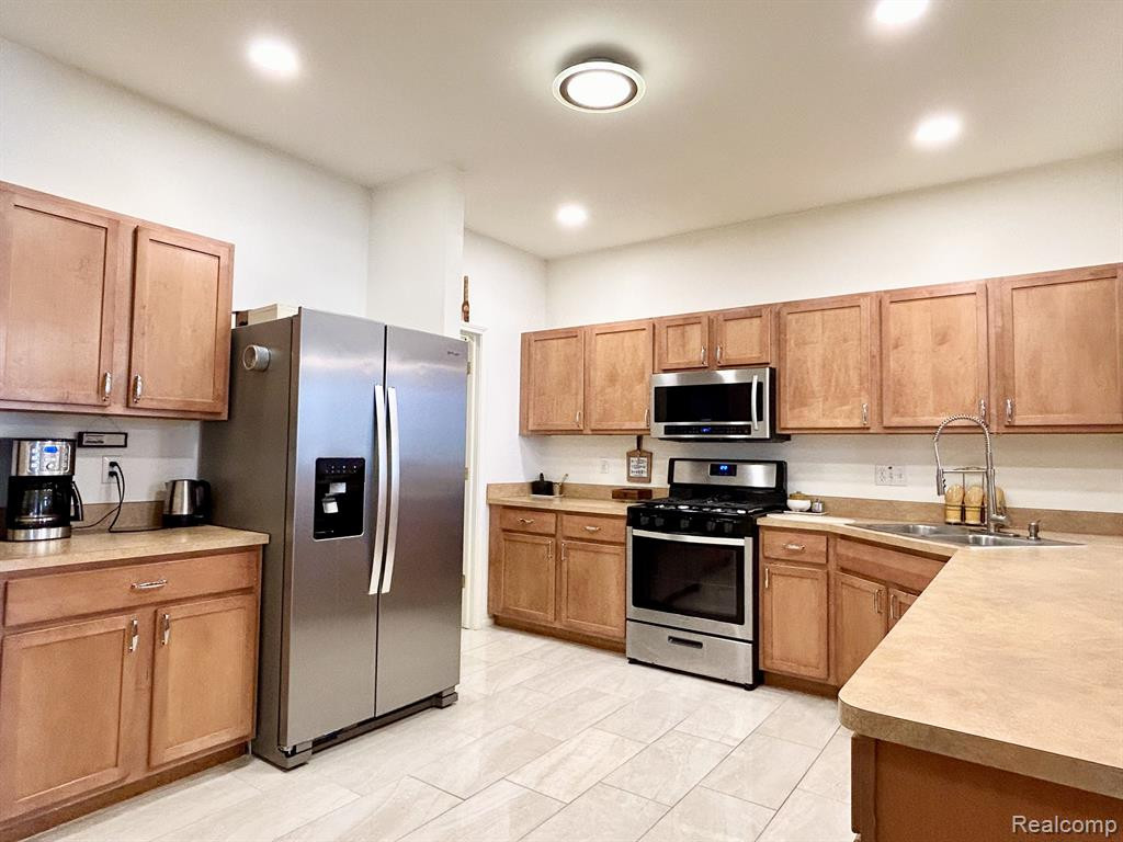 140 CHERRY STONE Drive, Canton, MI 48188 — Photo 14
