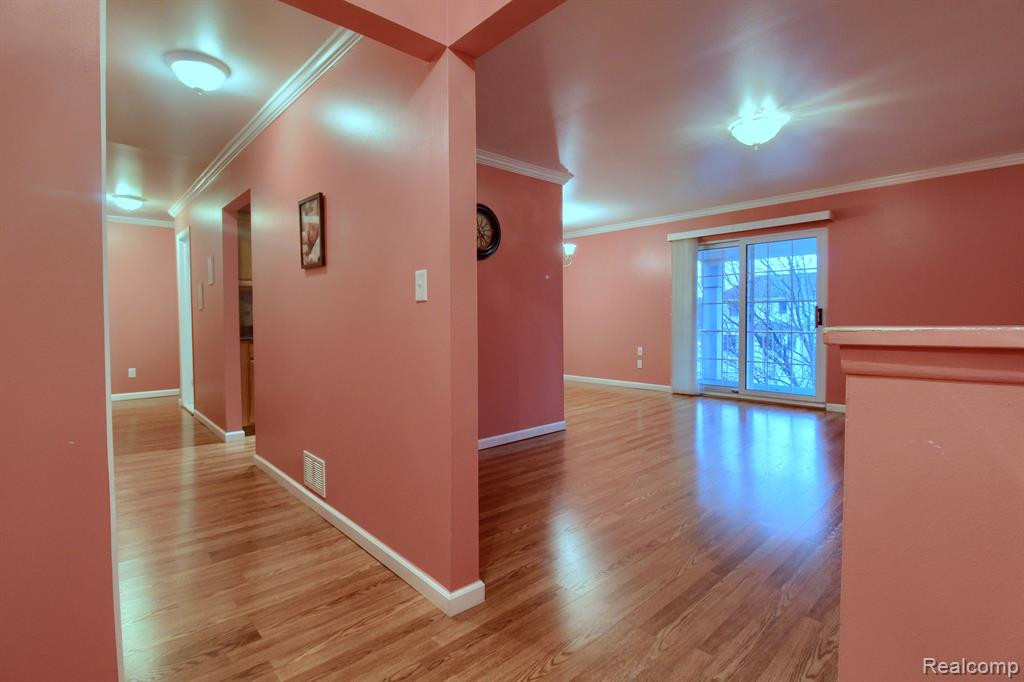 1861 BALDWIN Drive, 8, Trenton, MI 48183 — Photo 3