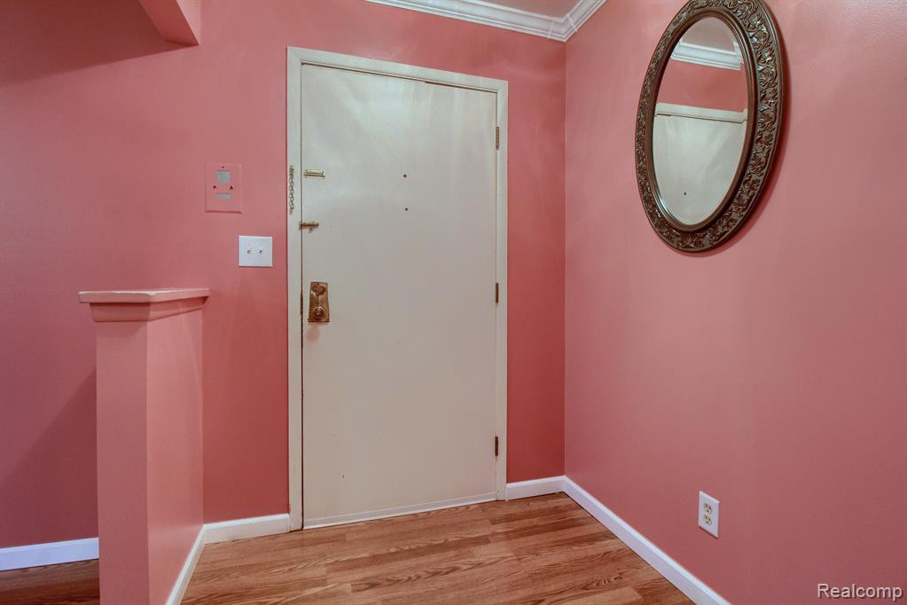 1861 BALDWIN Drive, 8, Trenton, MI 48183 — Photo 4