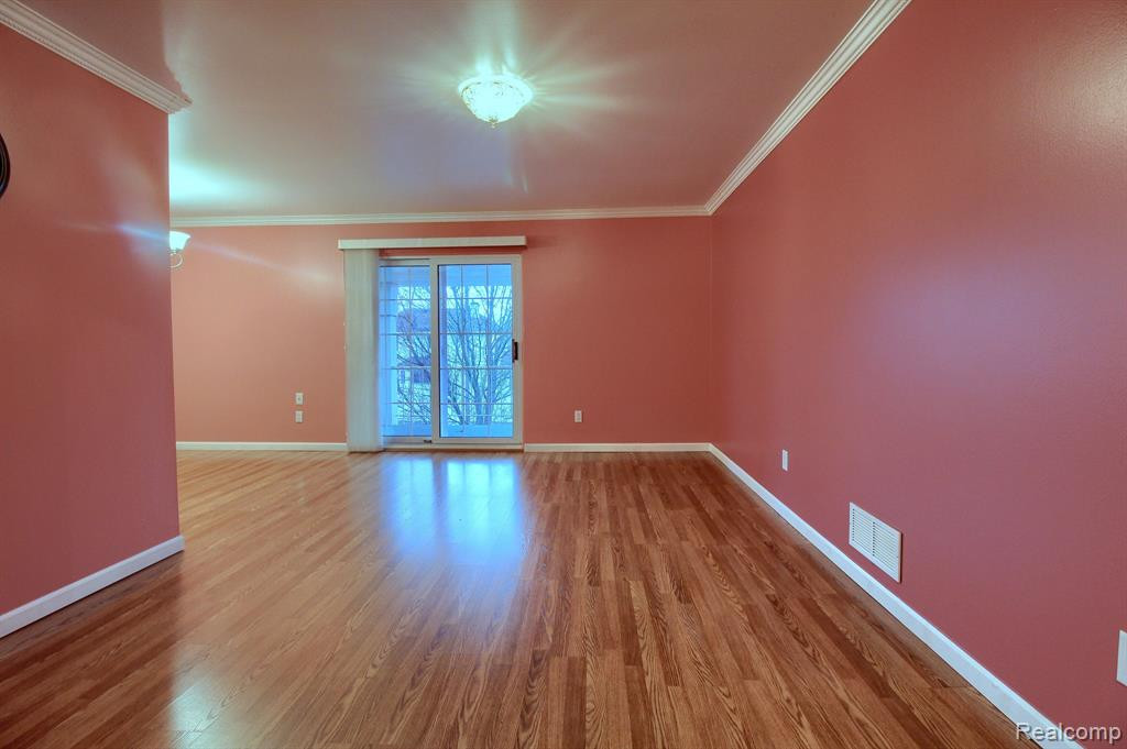 1861 BALDWIN Drive, 8, Trenton, MI 48183 — Photo 5