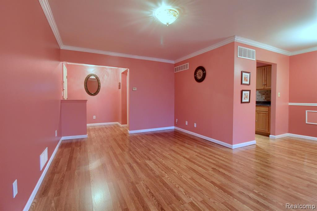 1861 BALDWIN Drive, 8, Trenton, MI 48183 — Photo 6