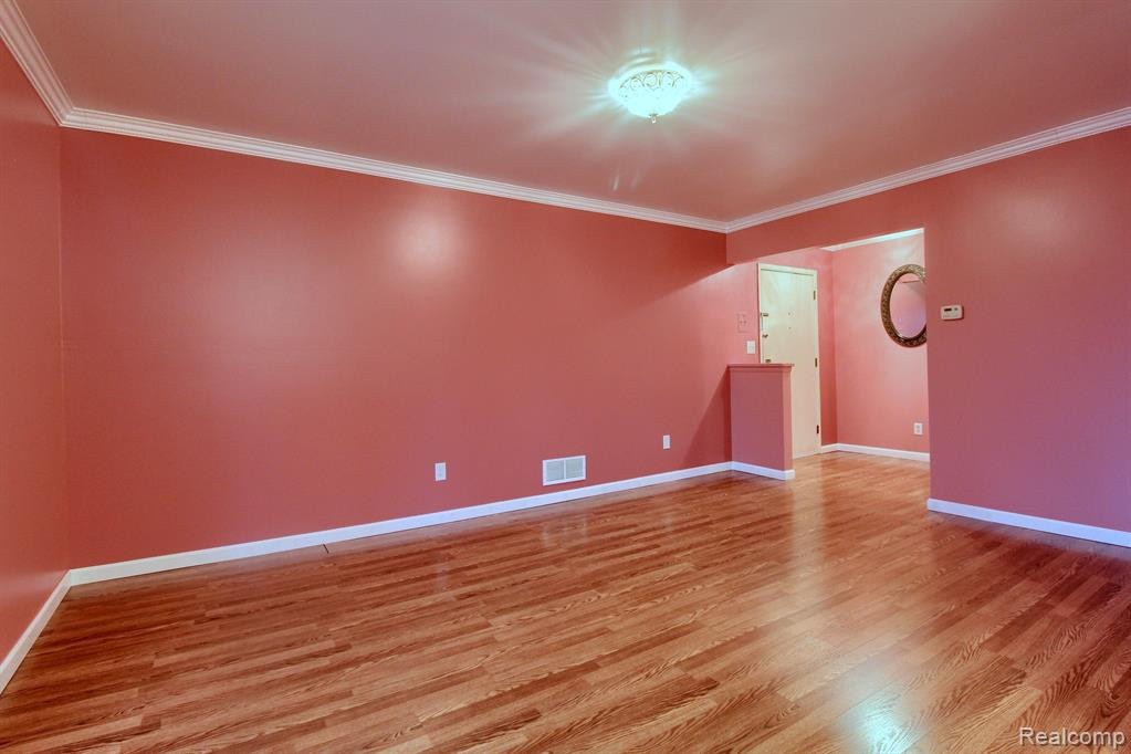 1861 BALDWIN Drive, 8, Trenton, MI 48183 — Photo 7