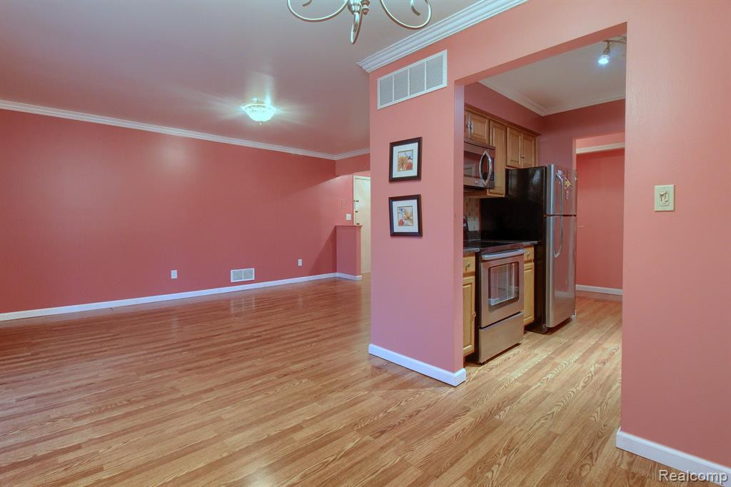 1861 BALDWIN Drive, 8, Trenton, MI 48183 — Photo 8