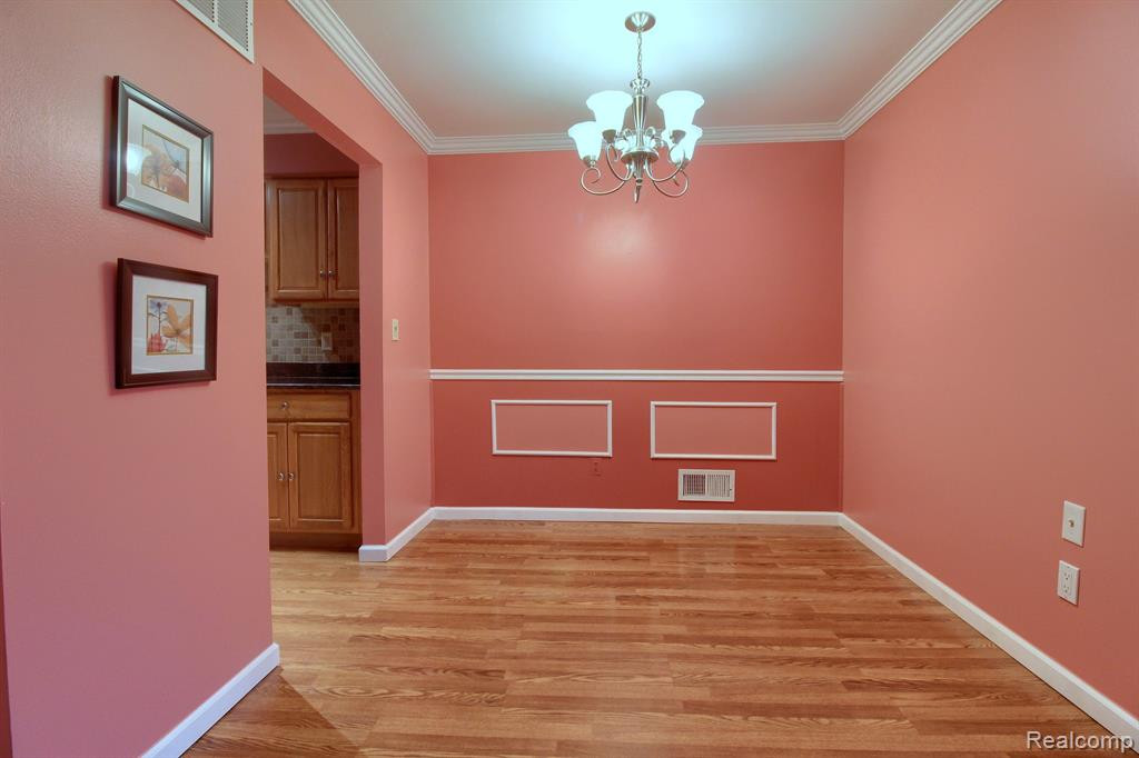 1861 BALDWIN Drive, 8, Trenton, MI 48183 — Photo 9