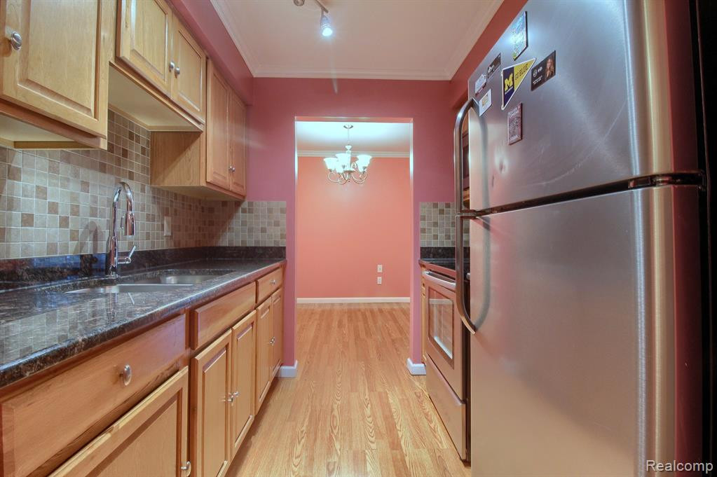 1861 BALDWIN Drive, 8, Trenton, MI 48183 — Photo 11