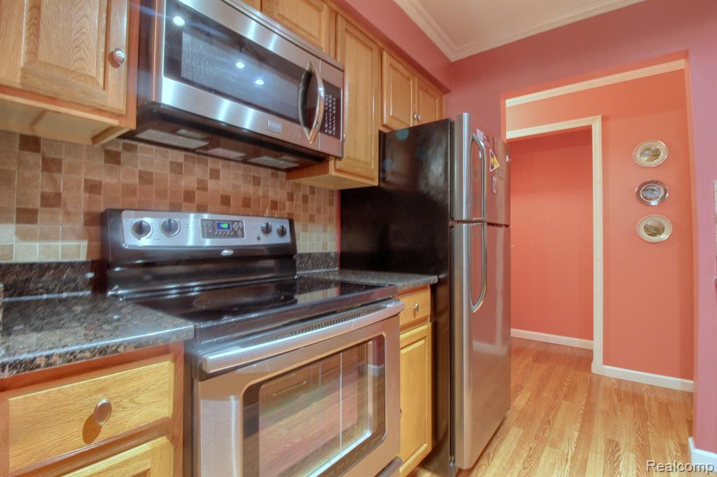 1861 BALDWIN Drive, 8, Trenton, MI 48183 — Photo 12