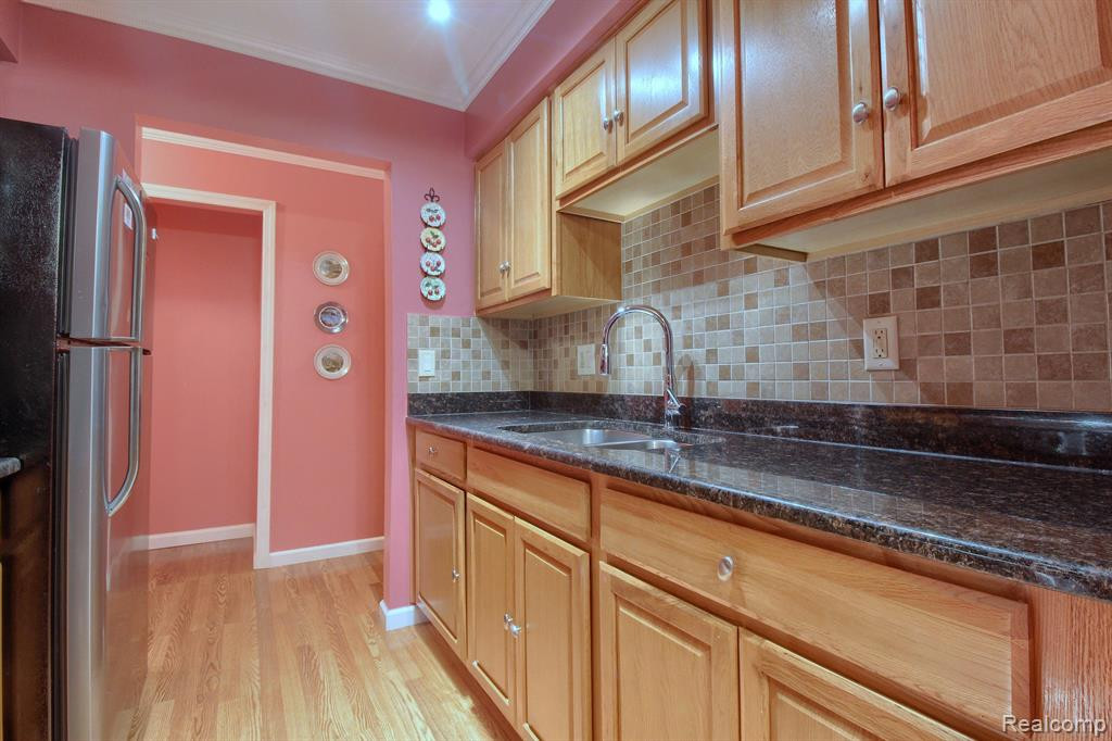 1861 BALDWIN Drive, 8, Trenton, MI 48183 — Photo 13