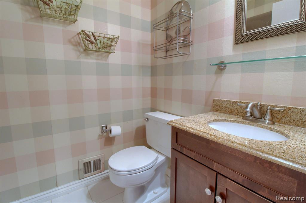 1861 BALDWIN Drive, 8, Trenton, MI 48183 — Photo 19