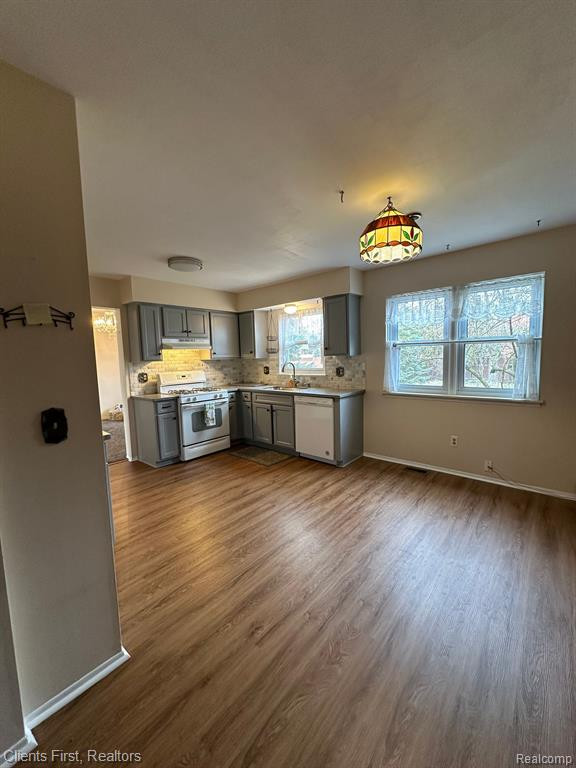 42538 CASTLE Court, Canton, MI 48188 — Photo 13