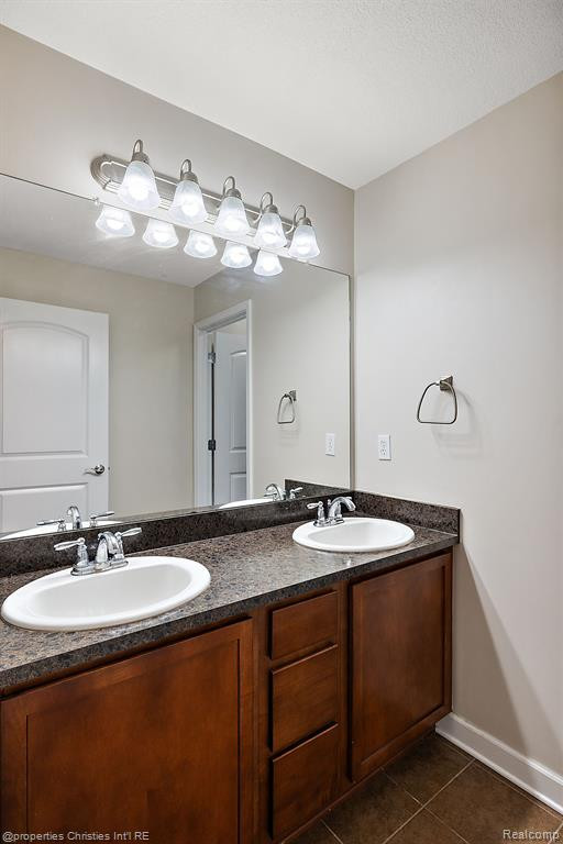 27699 BELGRAVE, Novi, MI — Photo 38